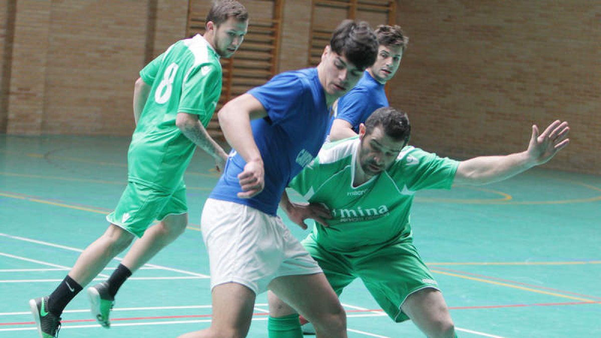 Las competiciones no oficiales de fútbol sala son las que corren un mayor peligro de poder continuar desarrollándose tras el Decreto de modificación. SECUNDINO PÉREZ