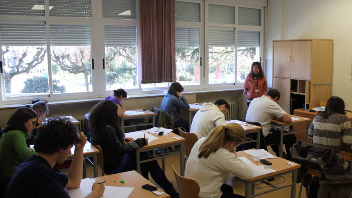 Sosa Wagner mantuvo ayer un encuentro en León con militantes de UPyD para buscar apoyos.
