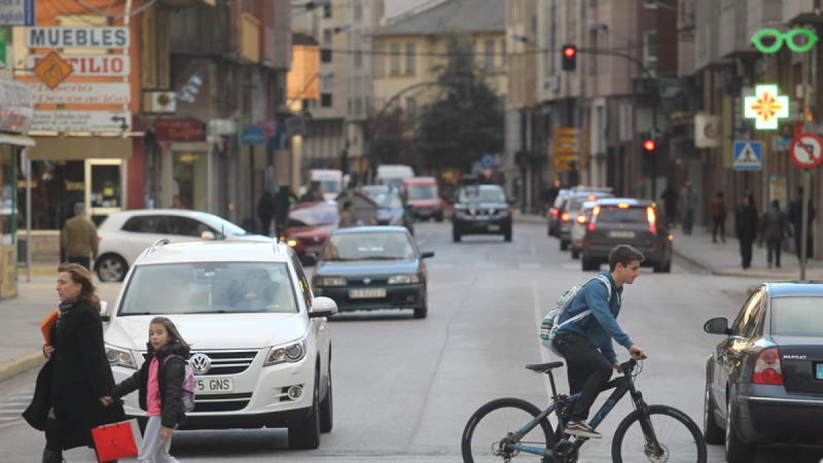 El coche interceptado a 132 iba por esta calle Camino de Santiago hacia Cuatrovientos.