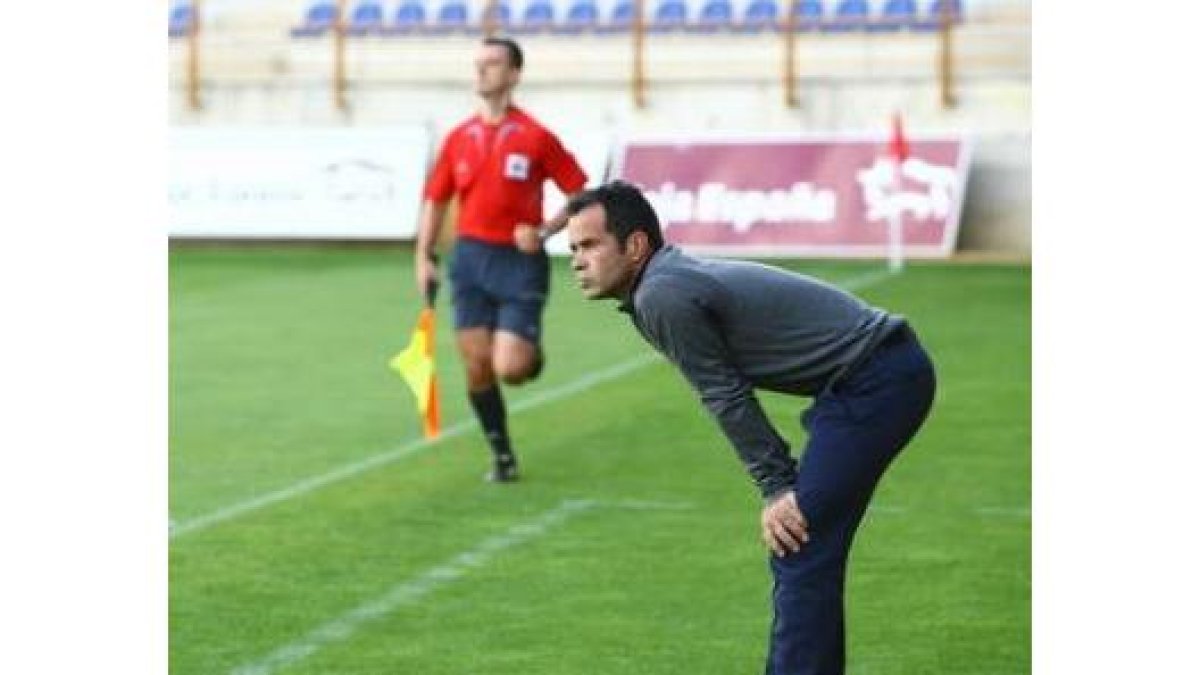 Todo parece indicar que Álvaro Cervera seguirá ocupando este banquillo la próxima temporada.