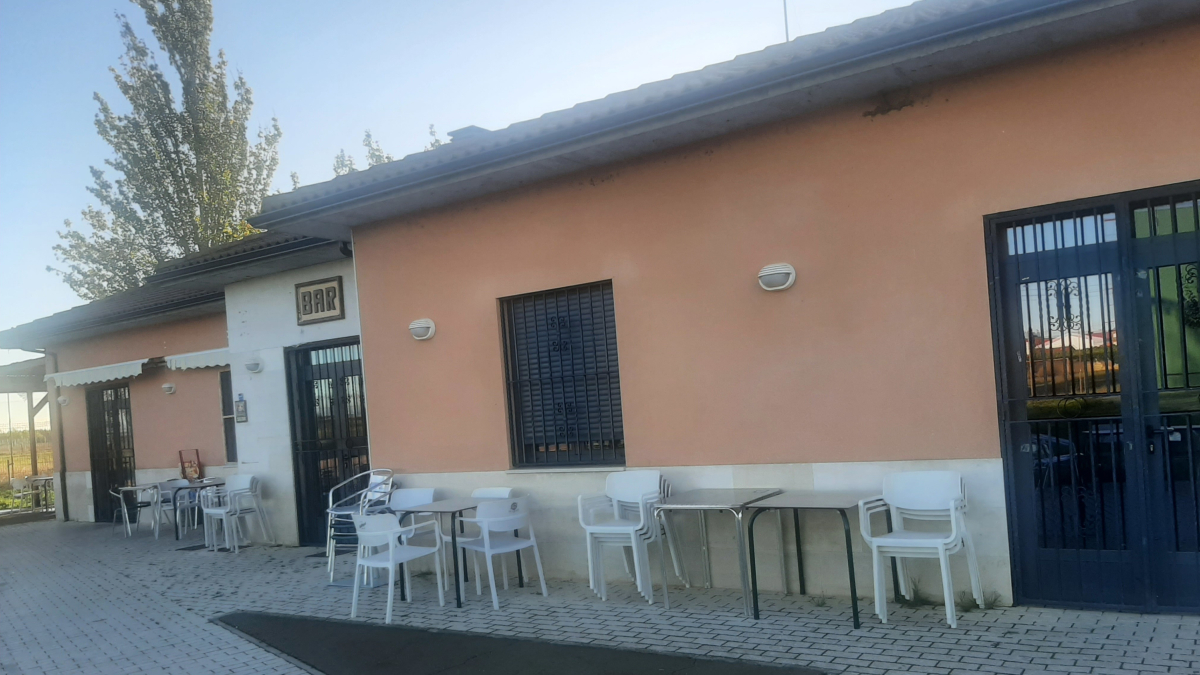 Instalaciones del bar que ofrece la Junta Vecinal de Villamoratiel de las Matas. DL