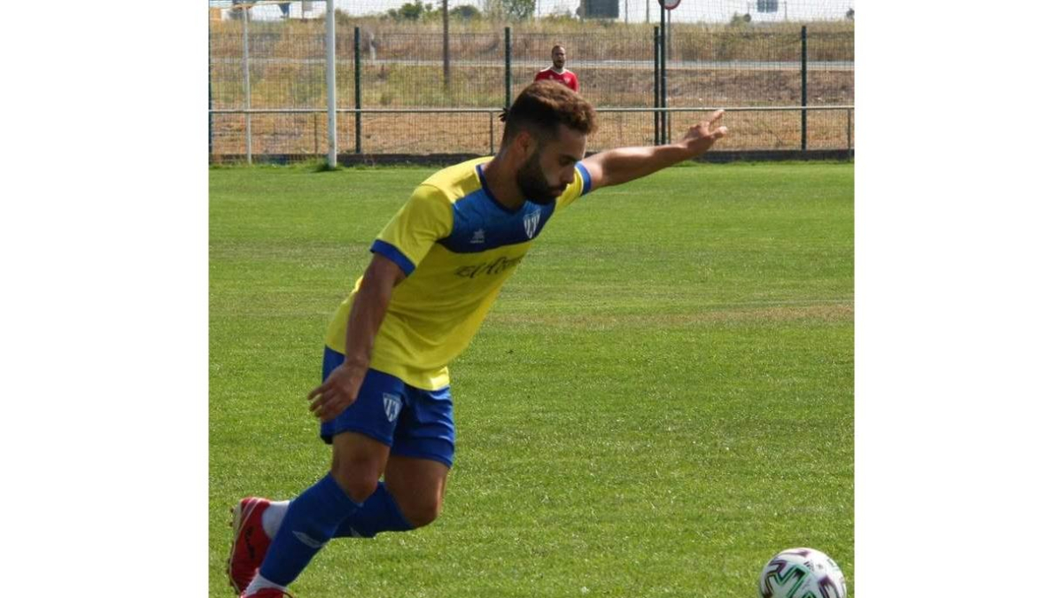 El Mansillés no pudo pasar del empate contra el Béjar. DL