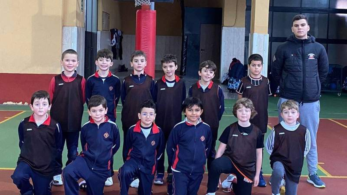 Equipo del Leonés Jesús Maestro 3º que participa en el torneo. DL