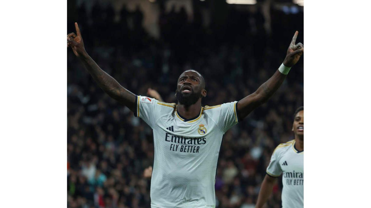 Rüdiger celebra el tanto del triunfo frente al Mallorca. KIKO HUESCA