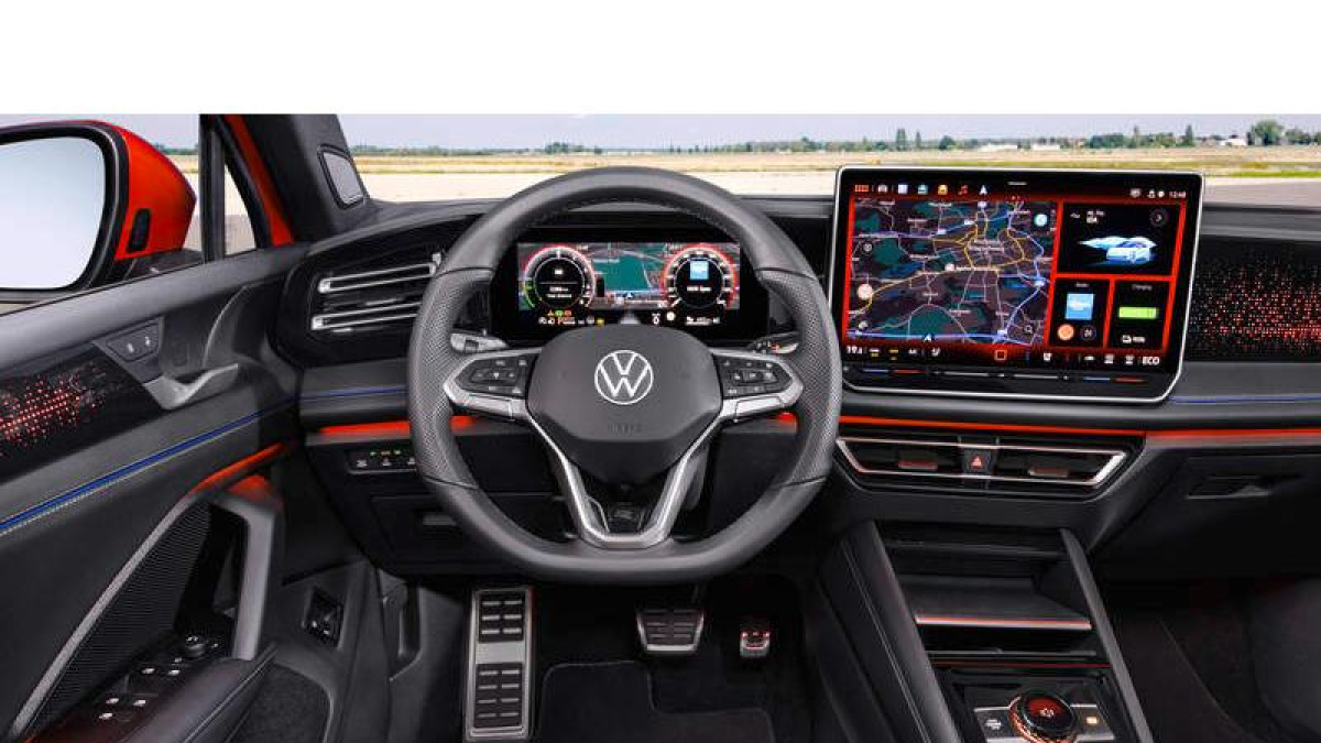 Interior completamente nuevo, con mejores materiales y acabados, generosas pantallas informativas y mando giratorio en la consola central para seleccionar el modo de conducción. VW