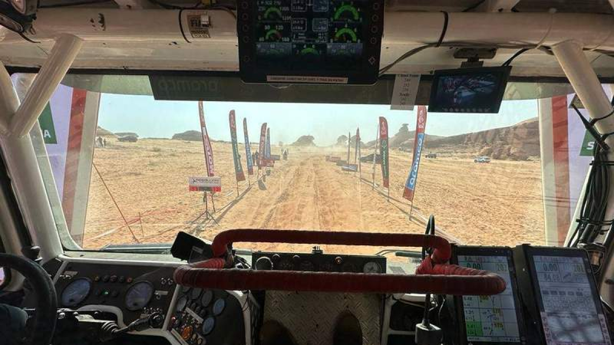 Desde dentro del camión del equipo Tibau Team, del que forma parte el leonés Raúl Arteaga. DL