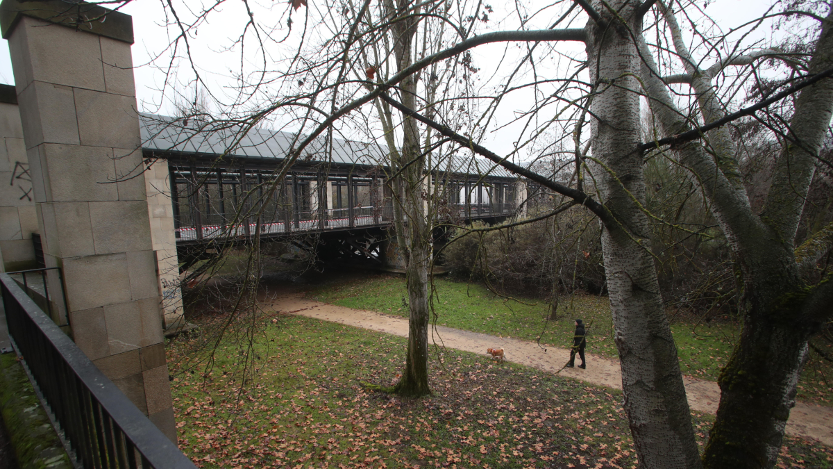 Las primeras labores de búsqueda se centraron en el entorno del río y el parque de la Concordia. L. DE LA MATA