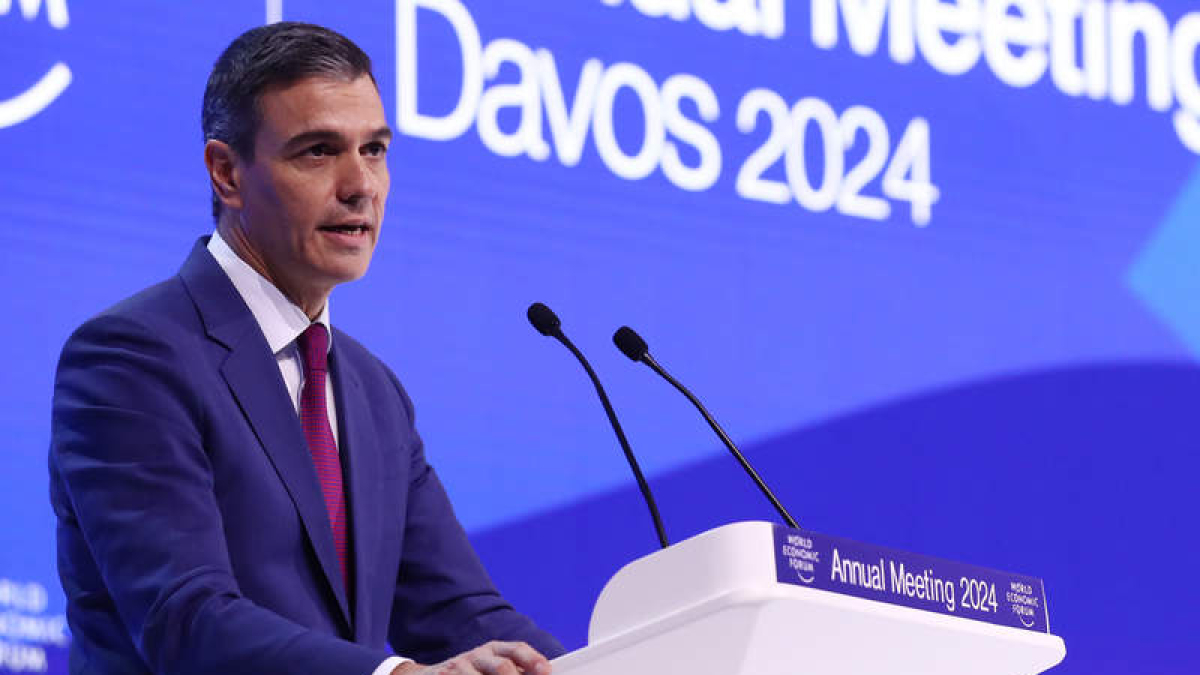 Pedro Sánchez durante su intervención en el foro de Davos este miércoles. FERNANDO CALVO