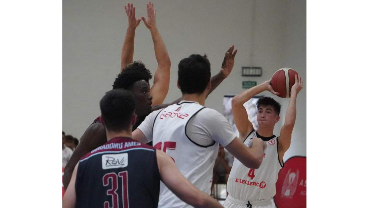 La Cultural volvió a ganar al Obradoiro. J. NOTARIO