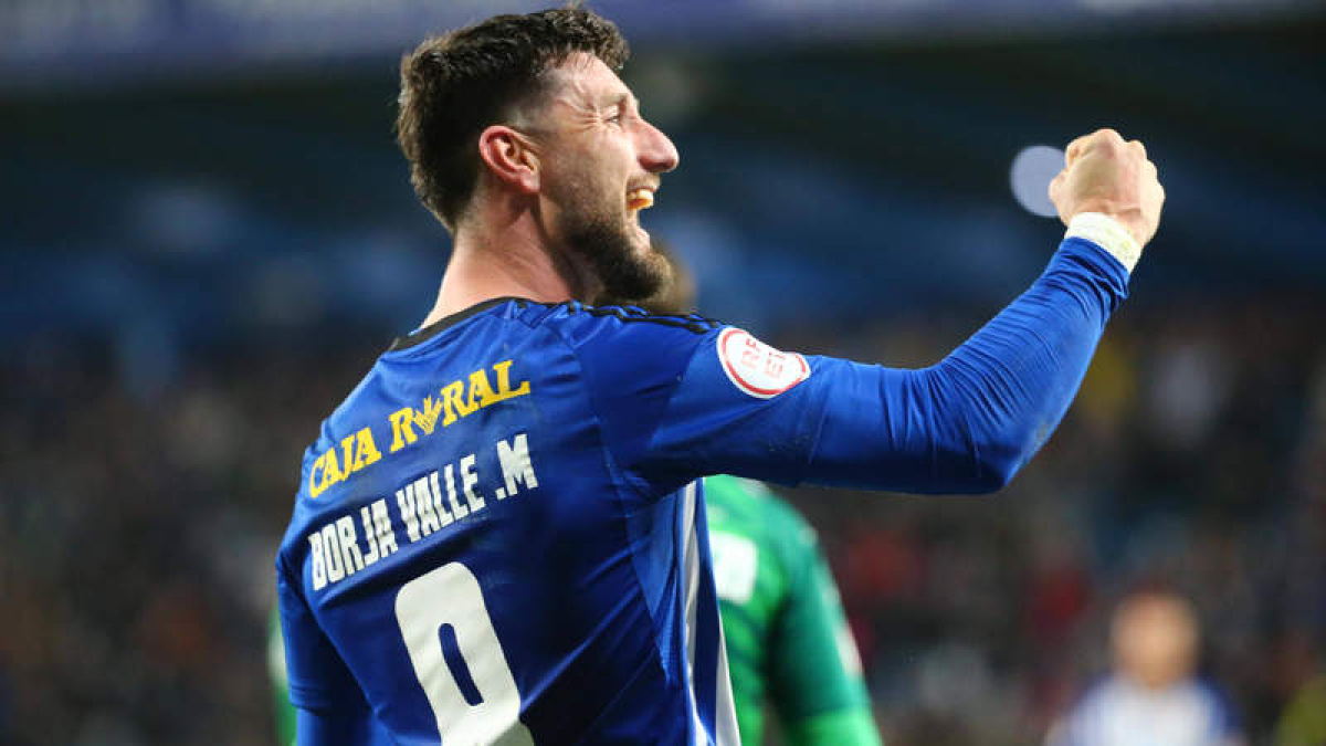 Borja Valle redebutó al entrar tras el descanso y dio la asistencia del tanto del empate. L. DE LA MATA