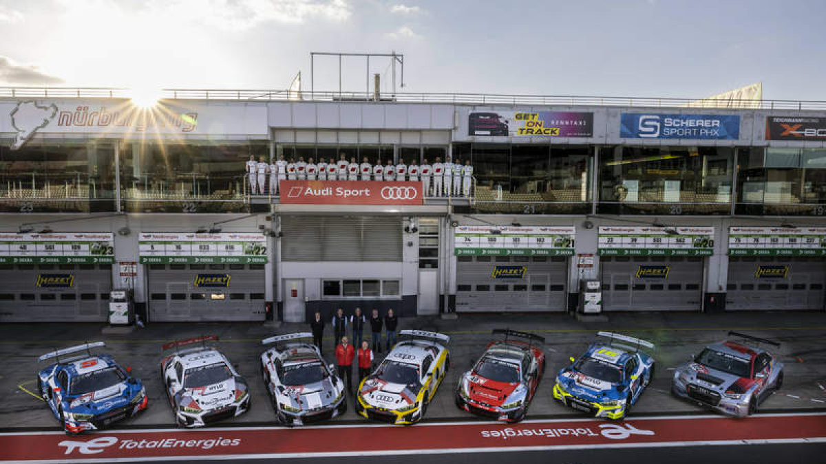 Audi Sport cumple 40 años resaltando la imagen deportiva de la marca germana y con equipos «competión/cliente». AD