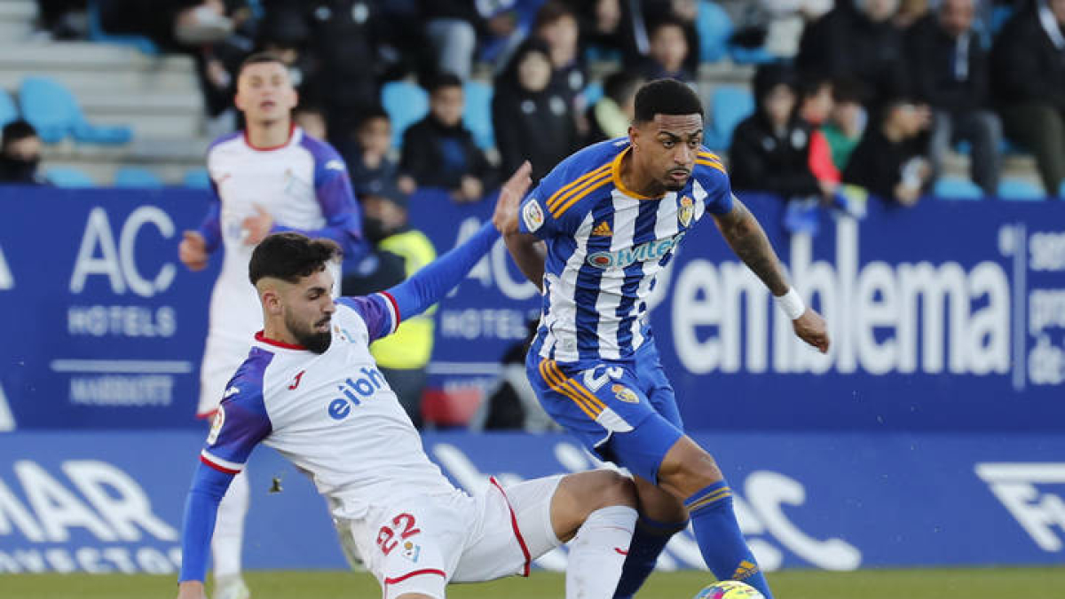 Lacerda durante un partido de la pasada temporada con la Deportiva. L. DE LA MATA