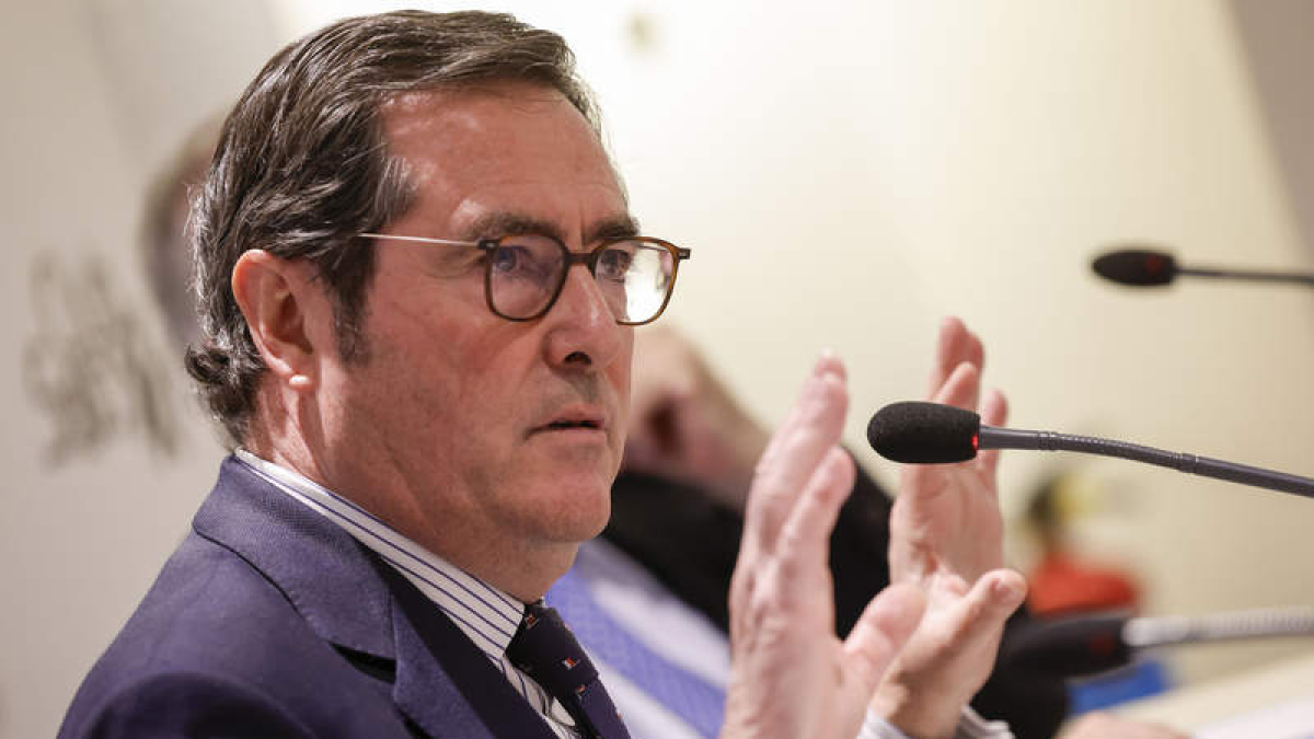 El presidente de la CEOE, Antonio Garamendi, este martes en el Club Siglo XXI. JAVIER IZÓN