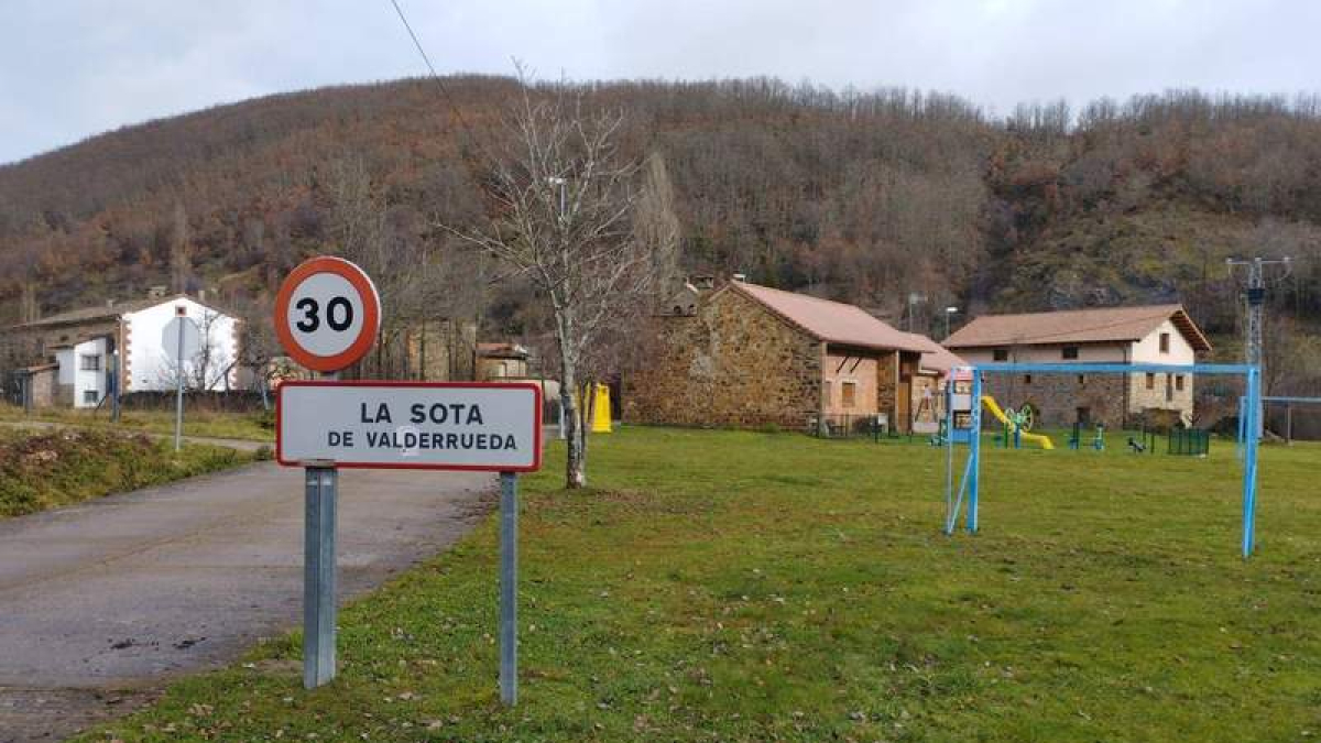 Entrada al pueblo de La Sota de Valderrueda. CAMPOS