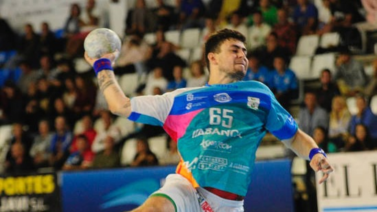 El Ademar confirma la salida de Santista del club