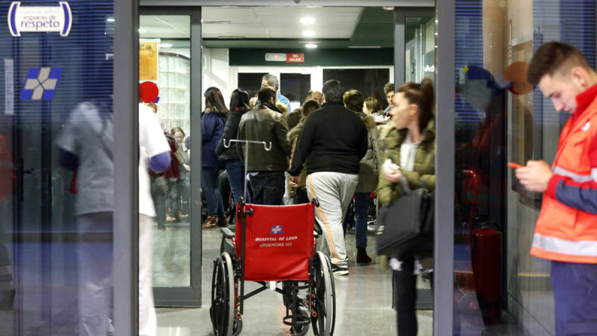El servicio de Urgencias registró picos de casi 500 personas algunos días de esta semana. M.P.
