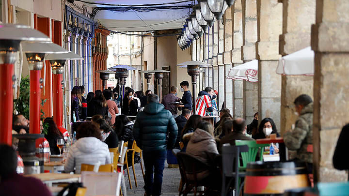 Los vecinos del Húmedo exigen a Diez que cuente con ellos para elaborar la nueva ordenanza de terrazas. MARCIANO PÉREZ