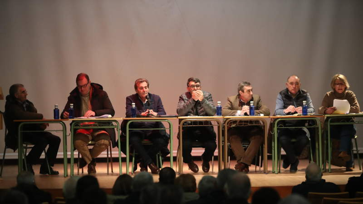 Junta general de la comunidad de regantes, ayer. L. DE LA MATA