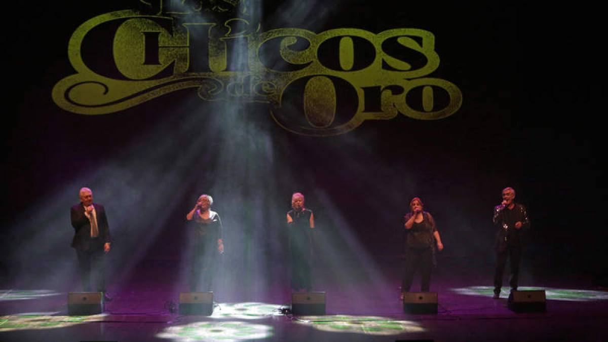 Actuación de Los Chicos de Oro, en la gala de anoche en el Auditorio de León. FERNANDO OTERO