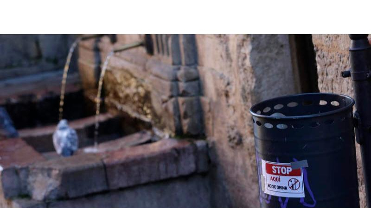 Los vecinos siguen con su guion de denunciar los incumplimientos de las ordenanzas. FERNANDO OTERO