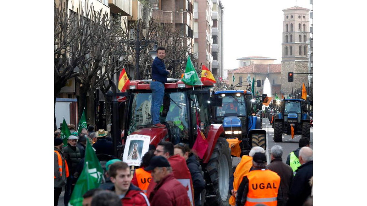 Fotografía de archivo de la histórica tractorada que colapsó León capital en febrero de 2020. RAMIRO