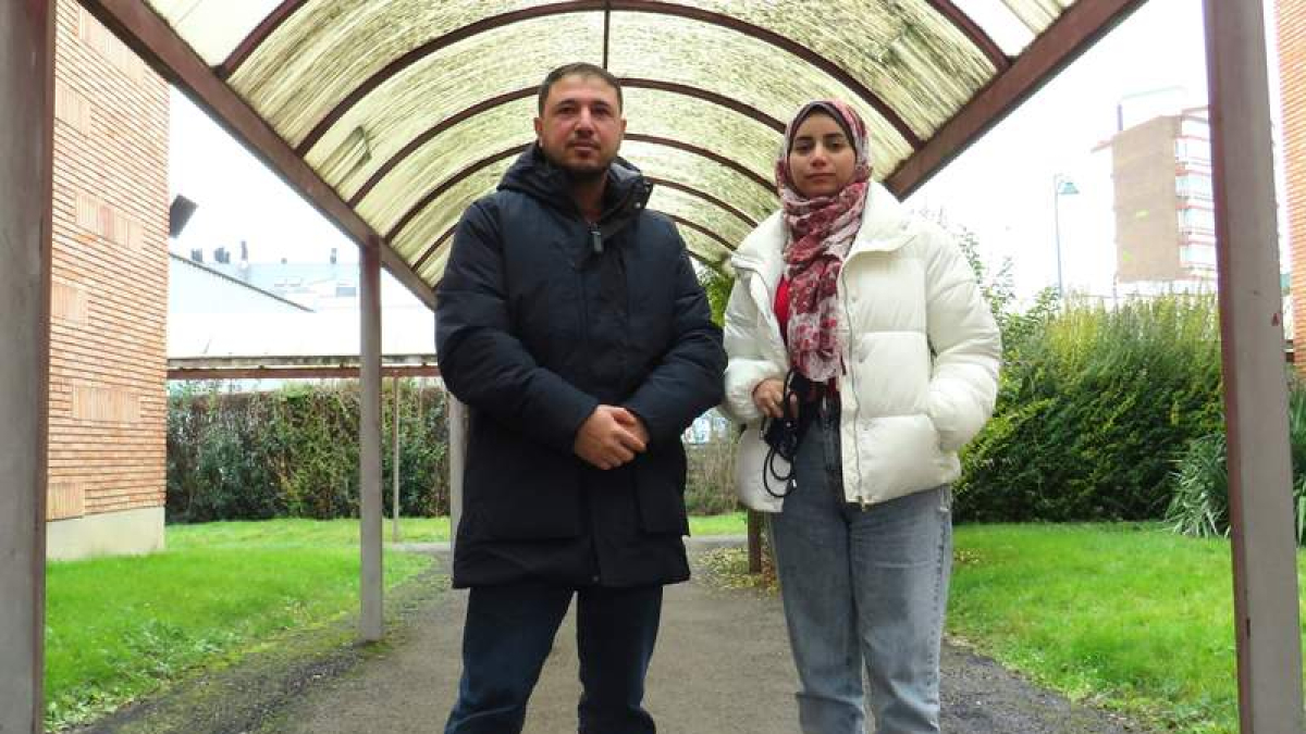 Ramzi y Needa en los jardines de La Fontana en León. DL