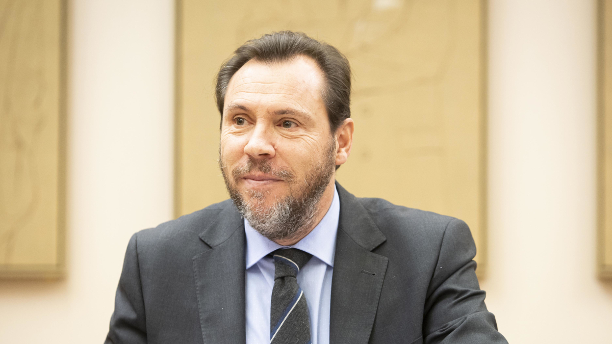 El ministro de Transportes y Movilidad Sostenible, Óscar Puente, comparece para informar sobre las líneas generales de la política de su departamento ante la Comisión del ramo del Congreso de los Diputados. CONGRESO DE LOS DIPUTADOS