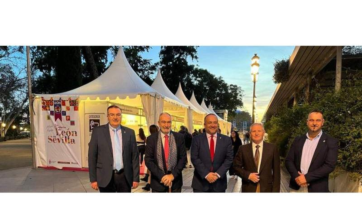 Inauguración de la Feria de los Productos de León, que centró la primera jornada de la tradicional visita a Sevilla. DL