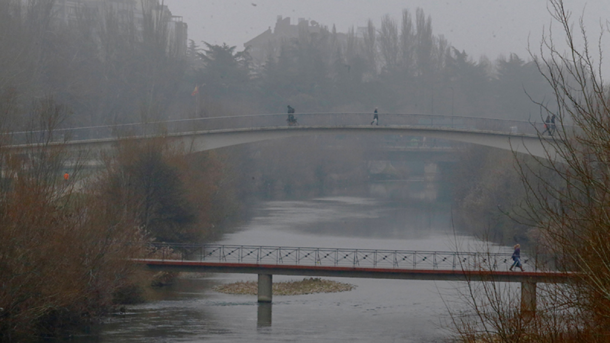 La circulación se complica por la niebla en tres carreteras de la provincia