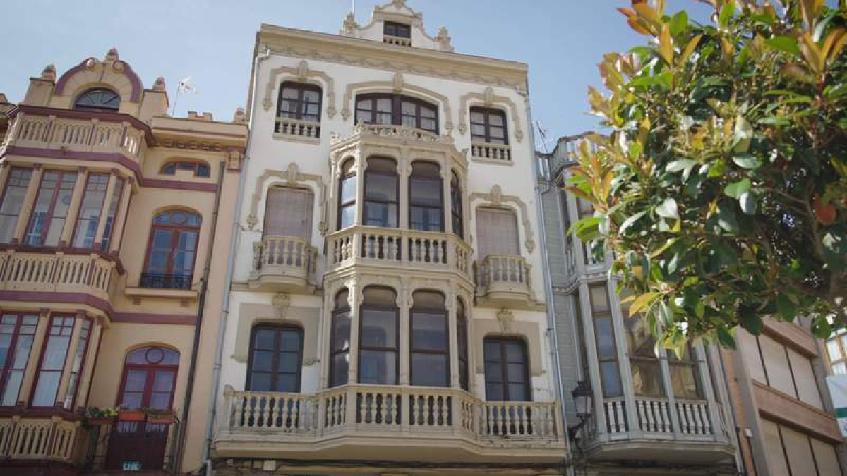 El arte modernista está presente en todos los rincones de La Bañeza para deleite de los visitantes. RICI COMUNICACIÓN