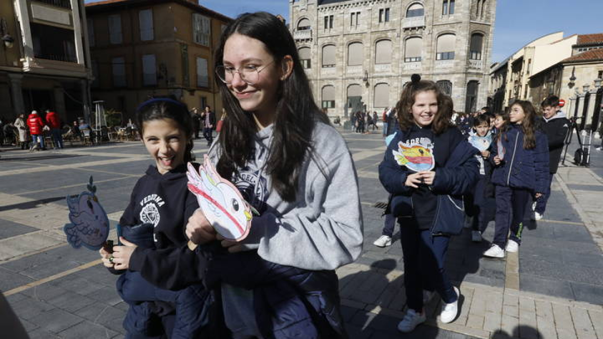El alumnado de las Carmelitas participa en un acto en la Catedral de León.