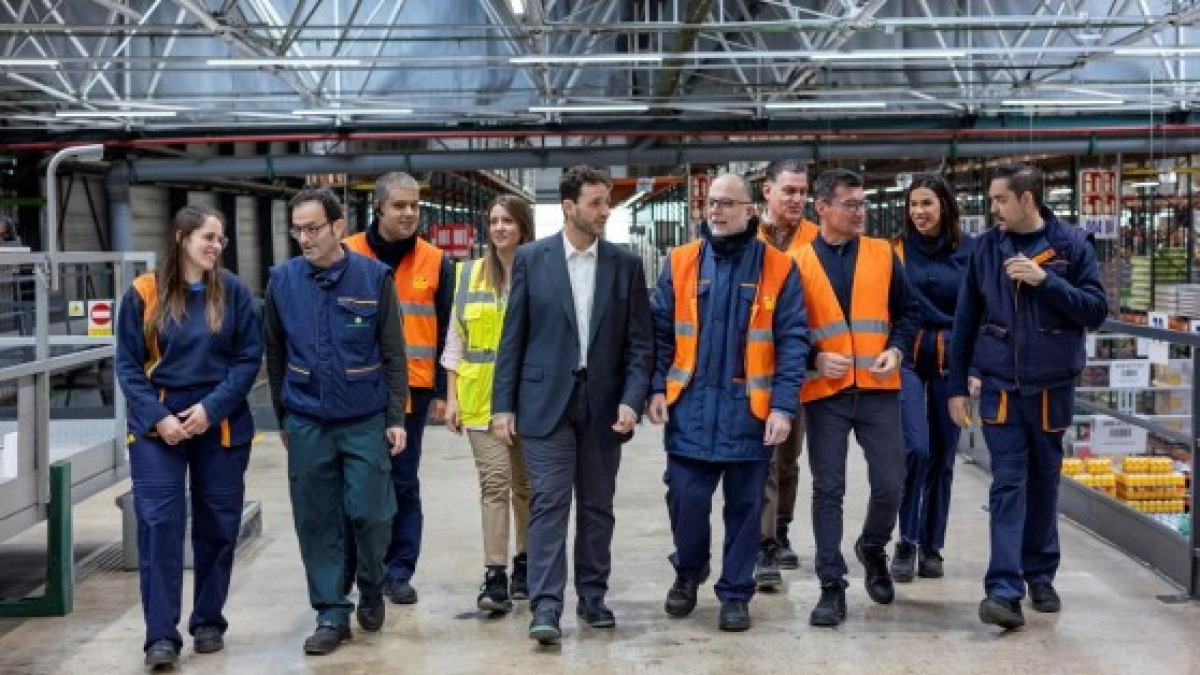 Desde que los accionistas de Mercadona pusieron en marcha en 2001 esta
iniciativa, la compañía ha repartido con las trabajadoras y los trabajadores más de
5.580 millones de euros