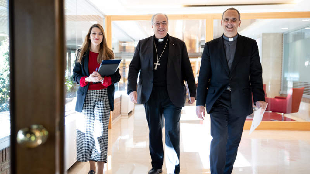 César García Magán con Ester Martín, y José Txobera. DANIEL GONZALEZ