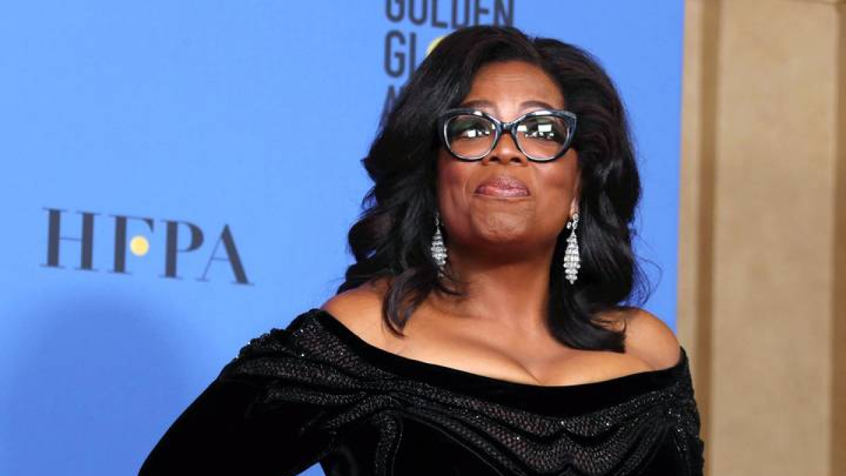 Oprah Winfrey con el premio Cecil B. DeMille de los Globos de Oro de 2018.