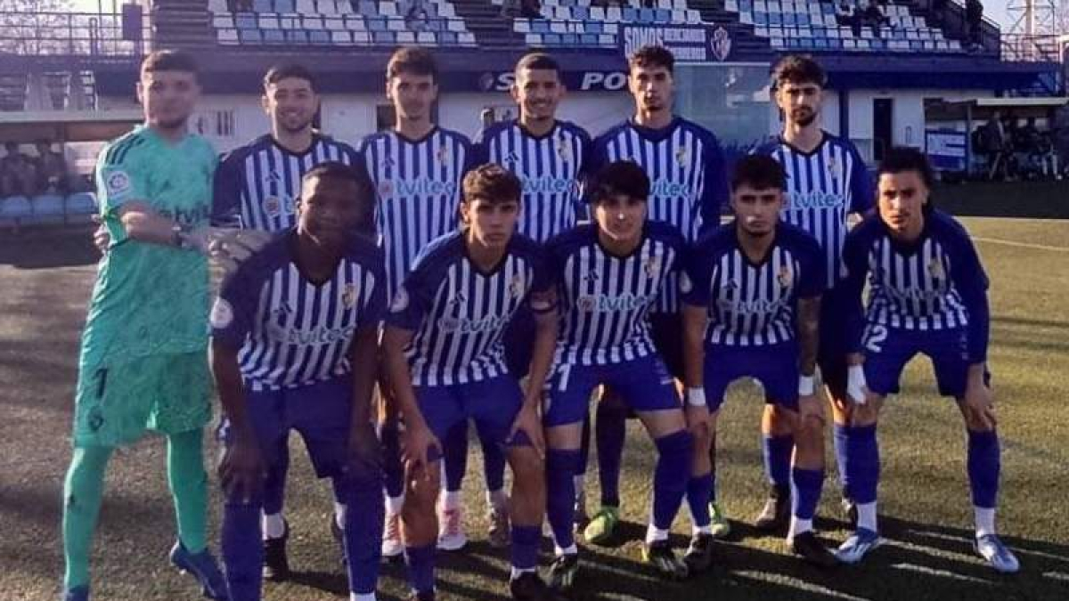 Formación inicial de la Ponferradina B que se enfrentó al Burgos B.  SDP
