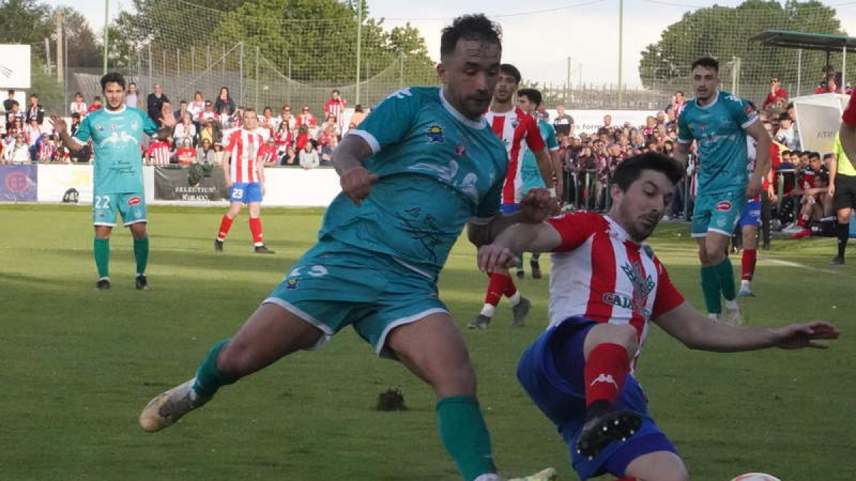 Javi Amor salió en la segunda parte pero no pudo encontrar el camino del gol. J. NOTARIO
