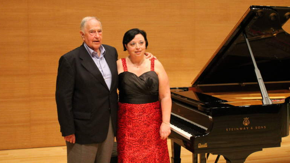 La pianista leonesa Raquel del Val con el compositor y director Federico Moreno-Torroba. DL