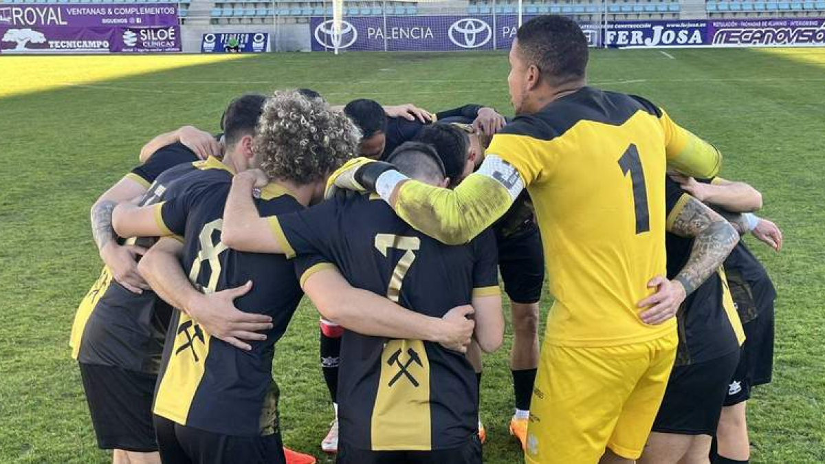 El Atlético Bembibre sacó un valioso y merecido empate en su visita al feudo del Palencia Cristo Atlético.  DL