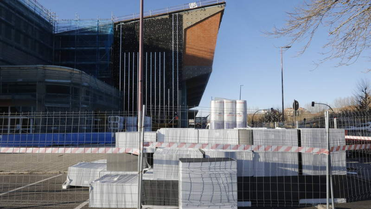 La obra del Palacio de Deportes se entrega este miércoles a pesar de que no está terminada. RAMIRO