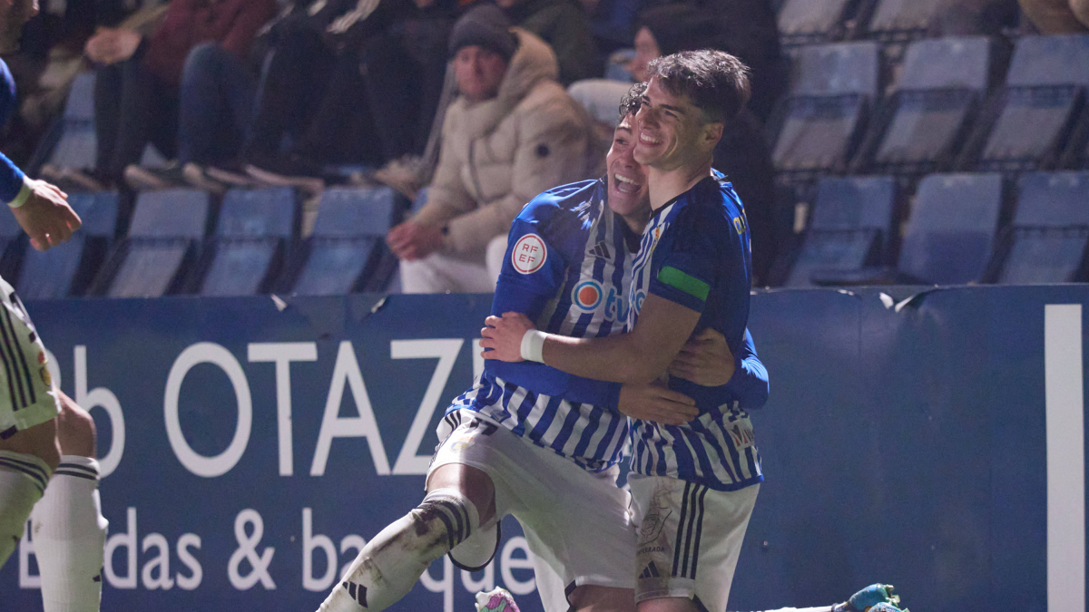 Un momento de la celebración del gol de la victoria