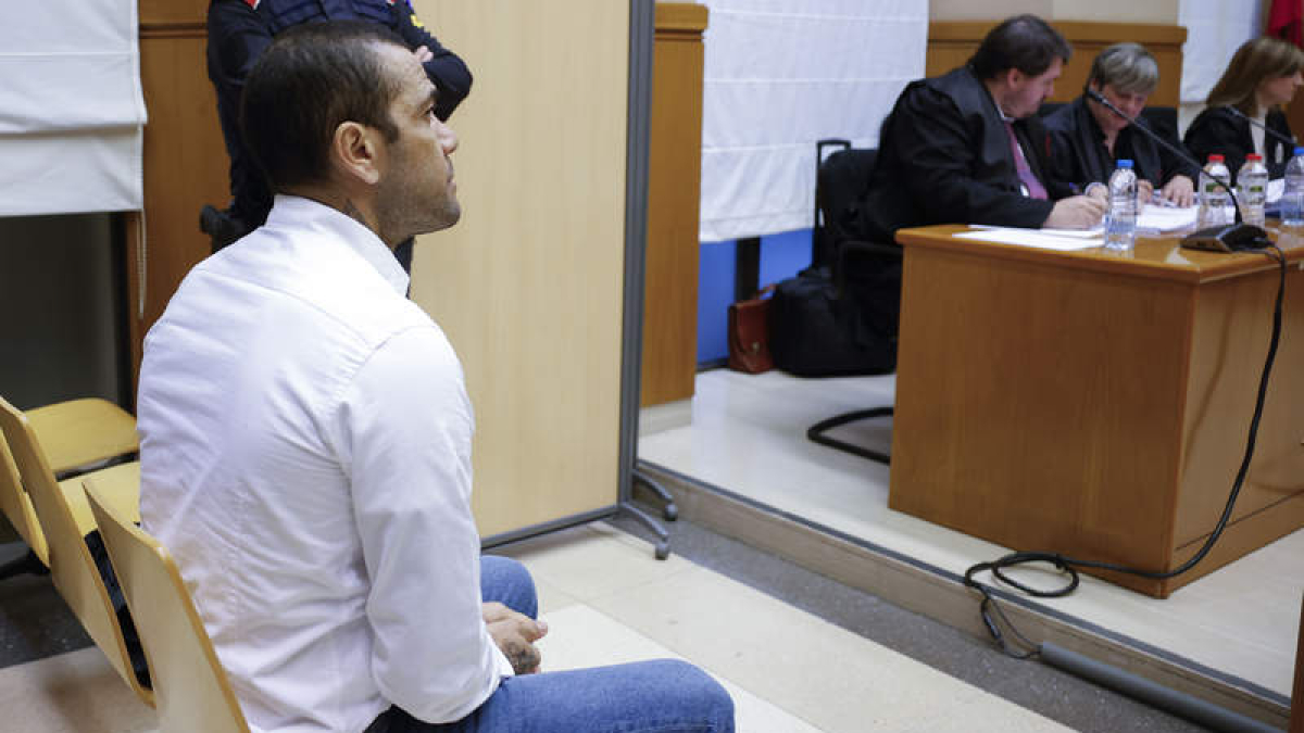 Dani Alves en el juicio que se inició ayer en la Audiencia de Barcelona. ALBERTO ESTÉVEZ