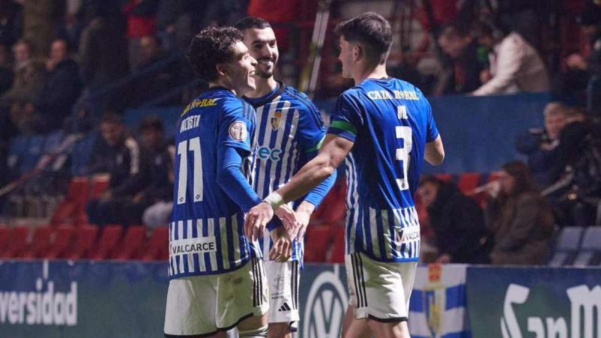 Dacosta, Lancho y Nil, último en estrenarse, son tres de los 15 jugadores que han marcado en Liga. E. S.