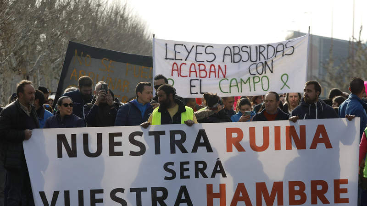 Una de las pancartas de la protesta en León capital. RAMIRO