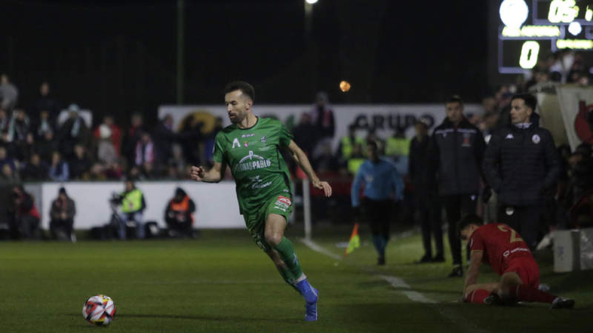 El partido de Copa del Rey frente al Sevilla necesitó de una ampliación de las luminarias. FERNANDO OTERO