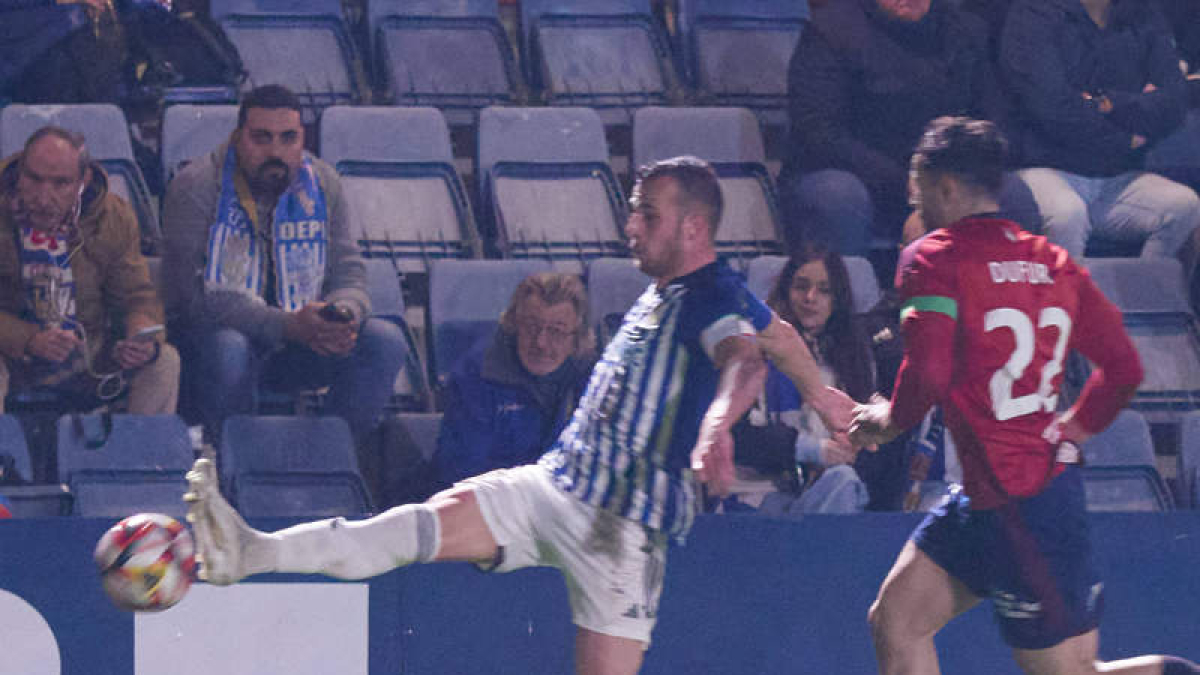 Ale Díez fue titular en Tajonar después de no estar en el once desde el partido ante el Tarazona. E. SANZ