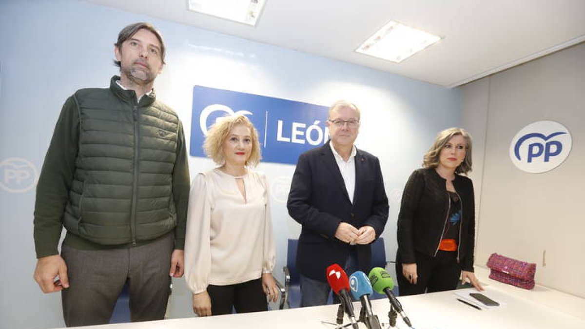 García Vega, Silvia Franco, Silván y Asunción Mayo.