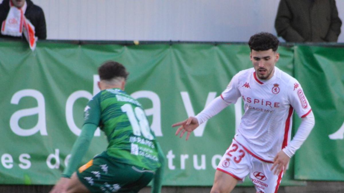 Fabio Blanco fue el mejor jugador de la Cultural ante el Arenteiro.