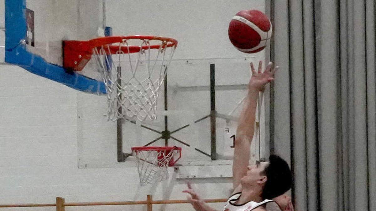 Diego Bultó sumó ocho puntos para la Cultural.  J. NOTARIO