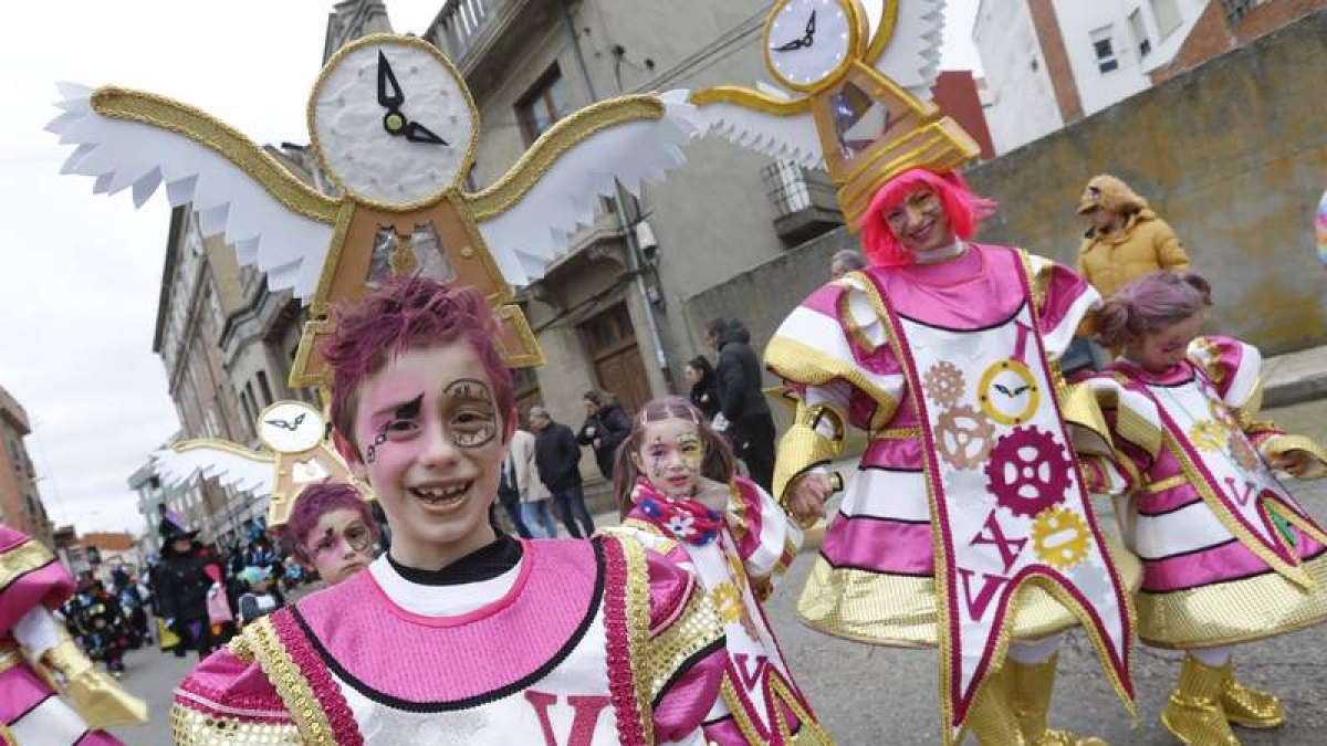 Los bañezanos sacaron ayer los trajes del año pasado. RAMIRO