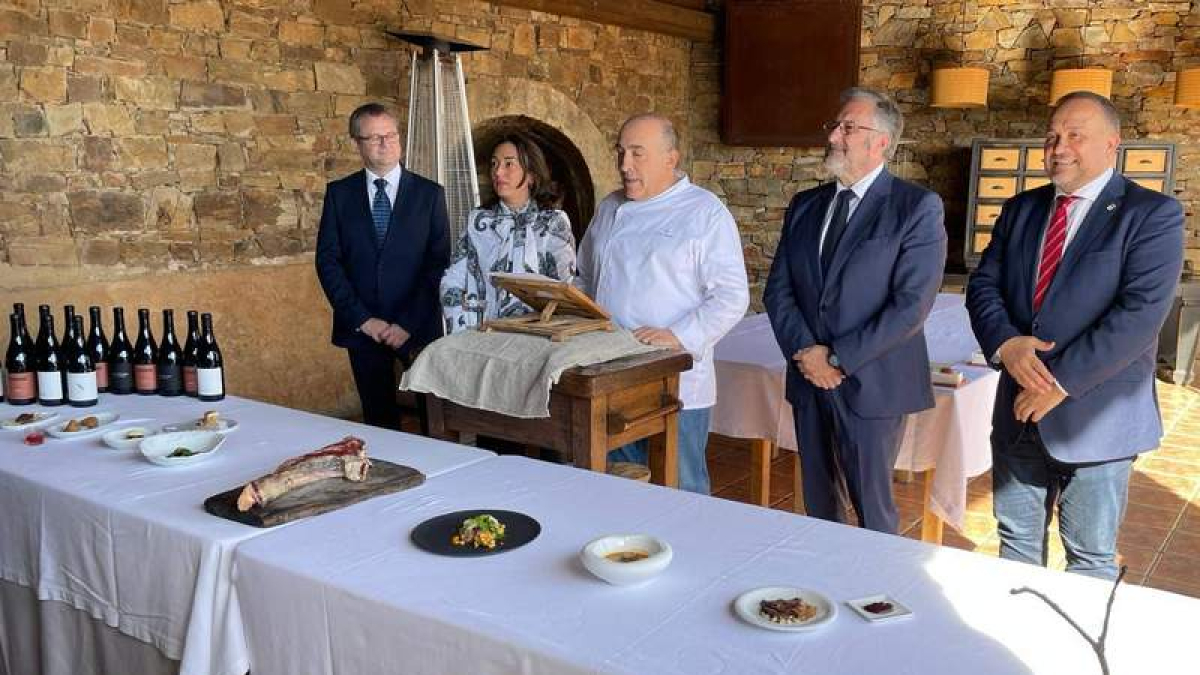 Gerardo Dueñas, María González, José Gordón, Carlos Pollán y Gerardo Álvarez . DL